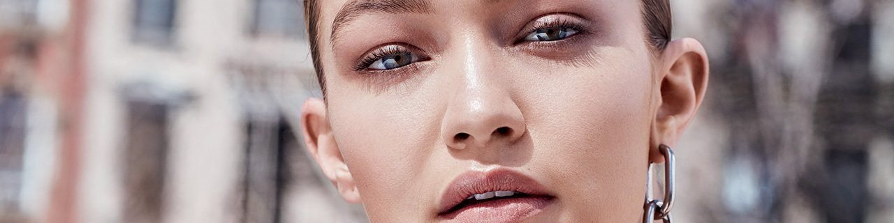 Bannière tutoriels maquillage visage - Gros plan de Gigi Hadid