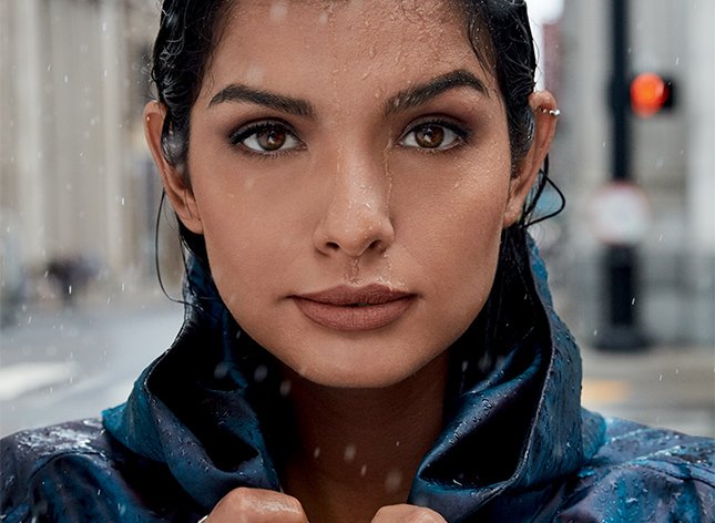 Mannequin Maybelline portant SS ActiveWear