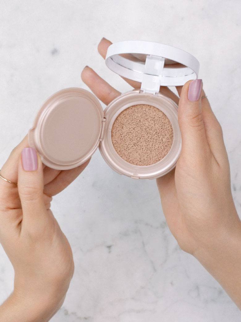 Fond de teint liquide Maybelline Dream Cushion conseils d’application étape2
